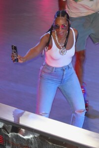 alicia-keys-skating-event-at-rockefeller-center-in-ny-08-12-2022-2.jpg