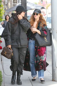 ashlee-simpson-out-for-lunch-with-a-friend-in-beverly-hills-05-04-2023-4.jpg