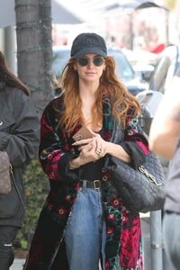 ashlee-simpson-out-for-lunch-with-a-friend-in-beverly-hills-05-04-2023-5.jpg