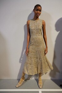 backstage-defile-christian-dior-printemps-ete-2022-paris-coulisses-141.thumb.jpg.e20dc8f092b98c1cb589efa30f8e7f17.jpg