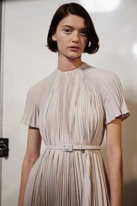 backstage-defile-christian-dior-printemps-ete-2022-paris-coulisses-153.thumb.jpg.a3497dbd00d5d3b038c624f818899fa2.jpg