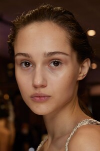 backstage-defile-elie-saab-printemps-ete-2022-paris-coulisses-9.thumb.jpg.b80fe93622dacf7bbe3f3371b535a29d.jpg