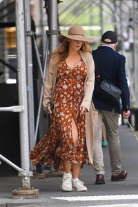 blake-lively-out-in-new-york-04-17-2023-4.jpg
