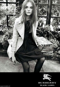 burberryblack2.thumb.jpg.11029f60a387948b96240b96bfed9c2c.jpg