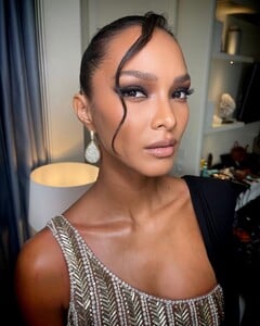cgonzalezbeauty_348577460_3391724547716511_2778852676261139006_n.jpg