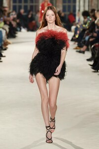 defile-alexandre-vauthier-printemps-ete-2022-paris-look-29.thumb.jpg.3b5c8a70d6208a6f7052f31590d0e267.jpg