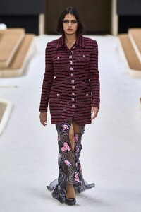 defile-chanel-printemps-ete-2022-paris-look-20.thumb.jpg.076326a18b383e5c0d8185e5de5564a5.jpg