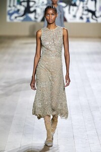 defile-christian-dior-printemps-ete-2022-paris-look-28.thumb.jpg.45780f085d699c38d7358939e7a09f7a.jpg