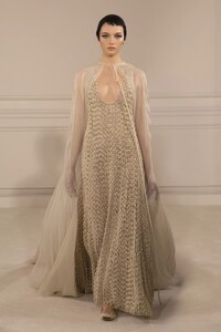 defile-valentino-printemps-ete-2022-paris-look-32.thumb.jpg.01b84c8e3c60c37ae20817e05adda533.jpg