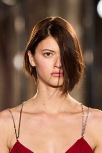 detail-defile-alexandre-vauthier-printemps-ete-2022-paris-detail-6.thumb.jpg.068e47e463ac0de743d9bd496700ee07.jpg