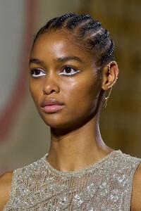 detail-defile-christian-dior-printemps-ete-2022-paris-detail-24.thumb.jpg.d97f3453dc8d61c7781e51c4f59dc8b4.jpg