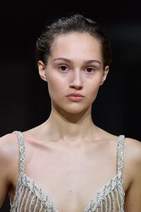 detail-defile-elie-saab-printemps-ete-2022-paris-detail-22.thumb.jpg.bb6d2554396df5ee81acc52cbe8839a8.jpg