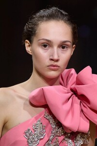detail-defile-elie-saab-printemps-ete-2022-paris-detail-42.thumb.jpg.4d8930aed7826fabad8a1e26373d6e81.jpg