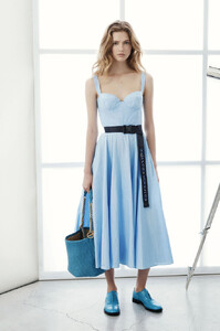 ermanno-scervino-r18-025_o0us.thumb.jpg.41edc17b026c38083a4e00c1fc55076e.jpg
