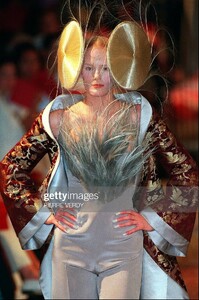 f97givenchyHC--pl--1.thumb.jpg.5204e0796dfa7aae005928694219b0eb.jpg