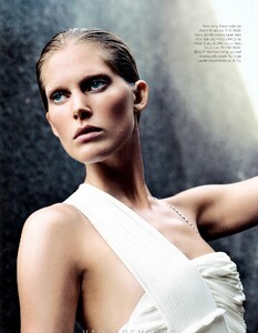 fashion_scans_remastered-iselin_steiro-harpers_bazaar_usa-december_2012-scanned_by_vampirehorde-hq-5.thumb.jpg.b591cf75f3910dcc82b39a38c3984215.jpg