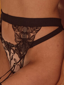 fleurofengland-audrey-suspender-belt-29238697099346_713x.jpg