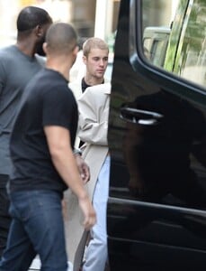 hailey-and-justin-bieber-out-in-new-york-05-14-2023-0.jpg