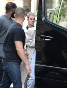 hailey-and-justin-bieber-out-in-new-york-05-14-2023-0.jpg