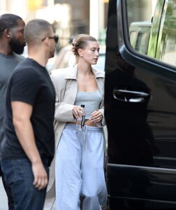 hailey-and-justin-bieber-out-in-new-york-05-14-2023-2.jpg