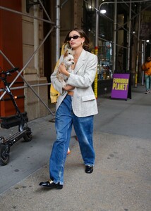 hailey-and-justin-bieber-out-with-their-dogs-in-new-york-05-12-2023-4.jpg