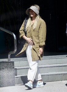 hilary-duff-and-matthew-koma-out-in-studio-city-04-23-2023-1.thumb.jpg.c0ce9acc54c1d06abf3a3b6d8a28a318.jpg