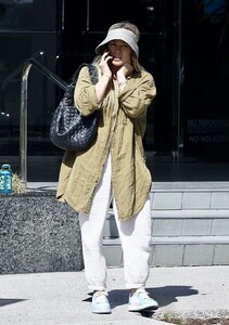 hilary-duff-and-matthew-koma-out-in-studio-city-04-23-2023-4.thumb.jpg.1c71bd415fb3af697443940442efcff8.jpg