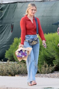 hilary-duff-arrives-at-mother-s-day-celebration-ceremony-at-her-kids-school-in-los-angeles-05-11-2023-0.jpg