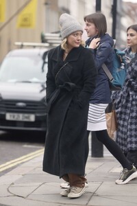 hilary-duff-leaves-isabel-restaurant-in-london-03-29-2023-5.jpg