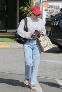 hilary-duff-leaves-starbucks-at-beverly-glen-mall-in-beverly-hills-04-18-2023-4.jpg