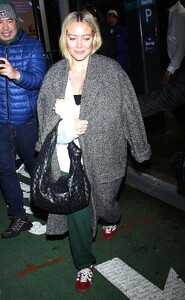hilary-duff-leaves-watch-what-happen-live-in-new-york-01-23-2023-2.jpg
