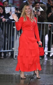 hilary-duff-out-in-new-york-01-23-2023-5.thumb.jpg.8a59b78df072da94ddf3a0f10c8e2e32.jpg