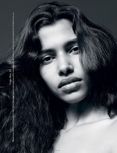 i-D_Fall_2015_01.thumb.jpg.b4f8177a574095fddd291fa49545b859.jpg