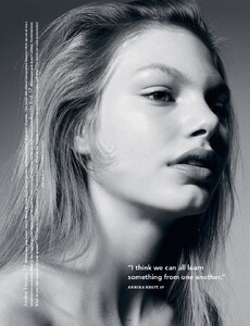 i-D_Fall_2015_12.thumb.jpg.d6ff6f8ba81fd820788f512a0c9a54c6.jpg