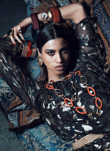 imaan-hammam-by-lachlan-bailey-for-vogue-paris-august-2014.thumb.jpg.6125eb5b591fe3cdc274db25e0d07691.jpg