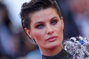 isabeli-fontana-at-76th-annual-cannes-film-festival-closing-ceremony-05-27-2023-5.thumb.jpg.b4d531fdf1c357ca92342bce1f75b169.jpg