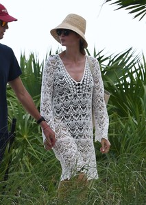 ivanka-trump-out-at-a-beach-in-miami-05-114-2023-2.jpg