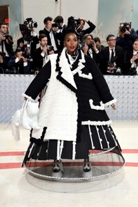 janelle-monae-at-2023-met-gala-celebrating-karl-lagerfeld-a-line-of-beauty-in-new-york-05-01-2023-1.jpg