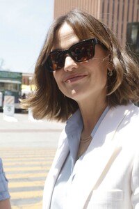 jennifer-garner-arrives-at-la-times-festival-of-books-2023-at-university-of-southern-california-04-22-2023-2.jpg