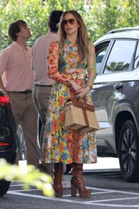 jennifer-lopez-and-ben-affleck-out-for-lunch-in-beverly-hills-04-08-2023-1.jpg