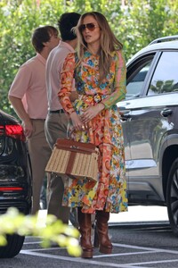 jennifer-lopez-and-ben-affleck-out-for-lunch-in-beverly-hills-04-08-2023-2.jpg