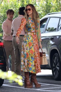 jennifer-lopez-and-ben-affleck-out-for-lunch-in-beverly-hills-04-08-2023-3.jpg