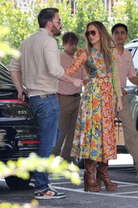 jennifer-lopez-and-ben-affleck-out-for-lunch-in-beverly-hills-04-08-2023-4.jpg