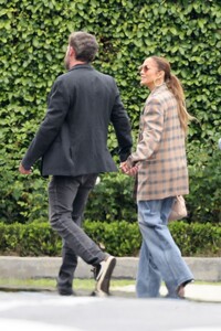 jennifer-lopez-and-ben-affleck-out-in-los-angeles-04-29-2023-1.jpg