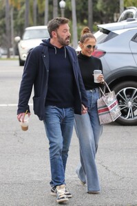 jennifer-lopez-and-ben-affleck-out-in-santa-monica-05-09-2023-0.jpg