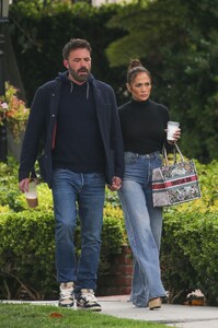 jennifer-lopez-and-ben-affleck-out-in-santa-monica-05-09-2023-1.jpg