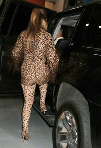 jennifer-lopez-arrives-at-live-with-kelly-and-mark-in-new-york-05-03-2023-2.jpg
