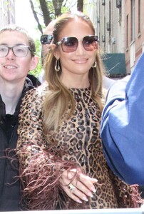 jennifer-lopez-arrives-at-live-with-kelly-and-mark-in-new-york-05-03-2023-5.jpg