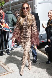 jennifer-lopez-arrives-at-live-with-kelly-and-mark-in-new-york-05-03-2023-9.jpg