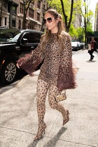 jennifer-lopez-heading-to-live-with-kelly-and-mark-in-new-york-05-03-2023-4.jpg